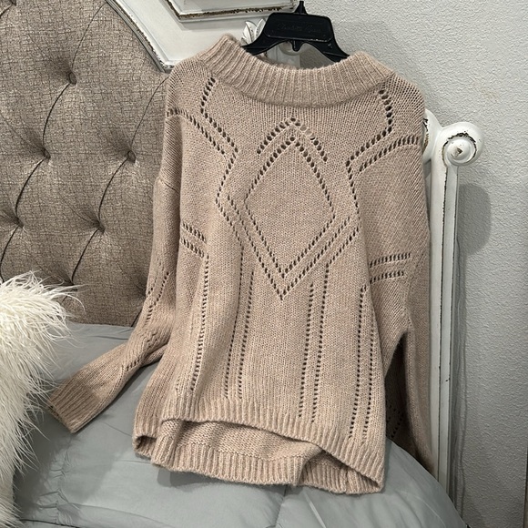 **BRAND NEW Ladies Sweater - Picture 3 of 3